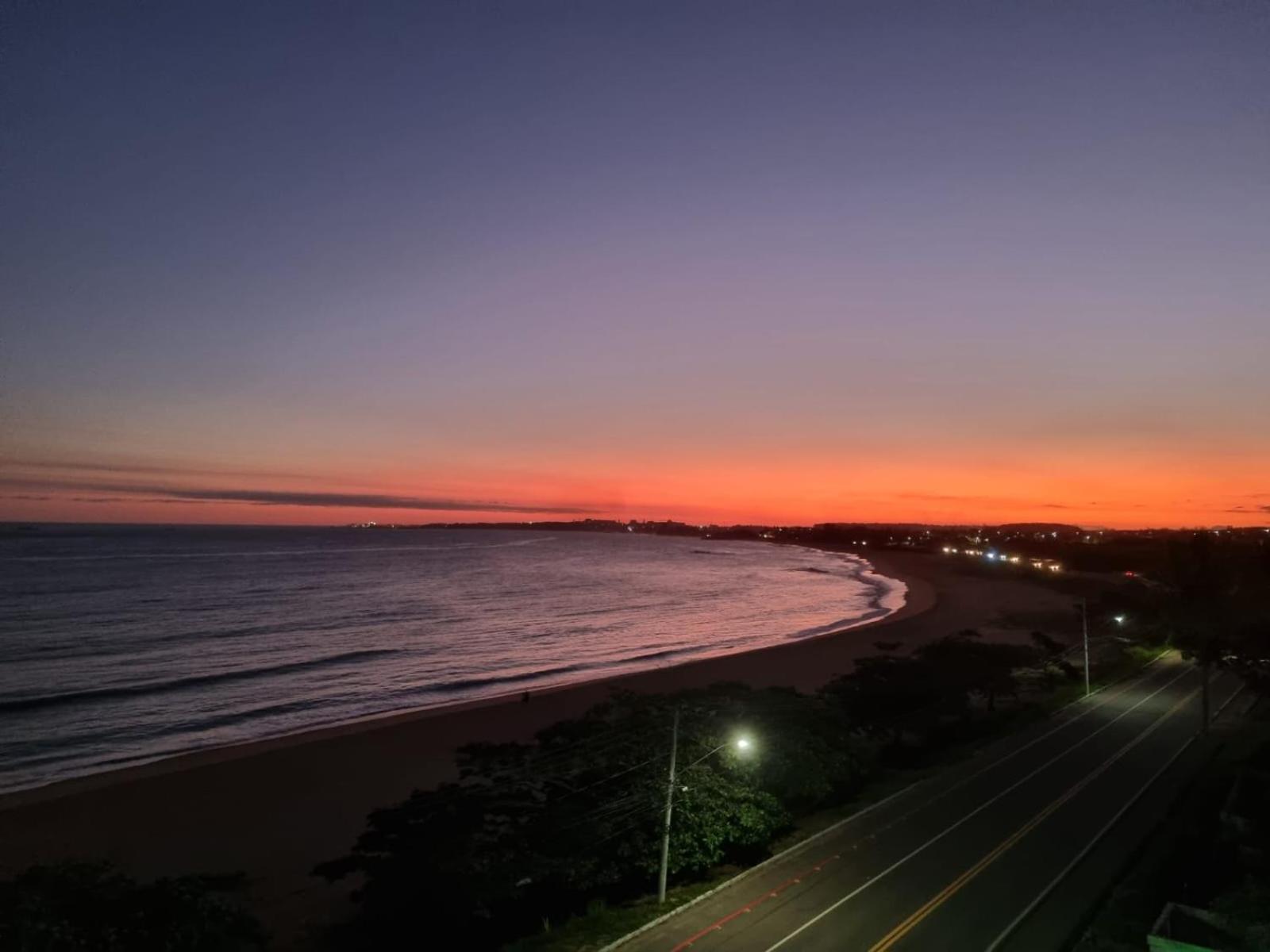 Ipe Amarelo - Frente Ao Mar Na Praia De Meaipe, Guarapari Exteriér fotografie